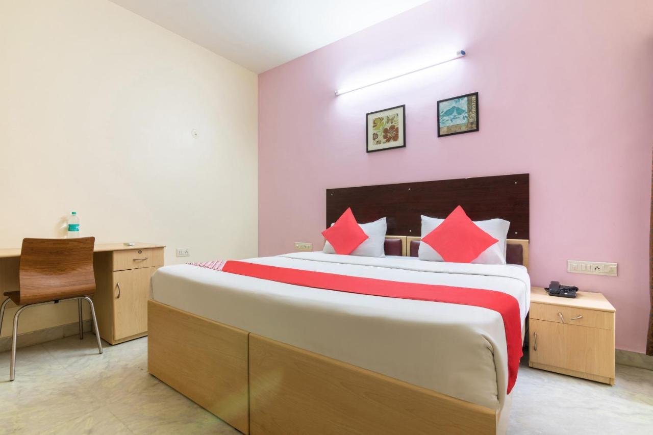 Capital O 5379 The Roy Grand Inns Bangalore Buitenkant foto