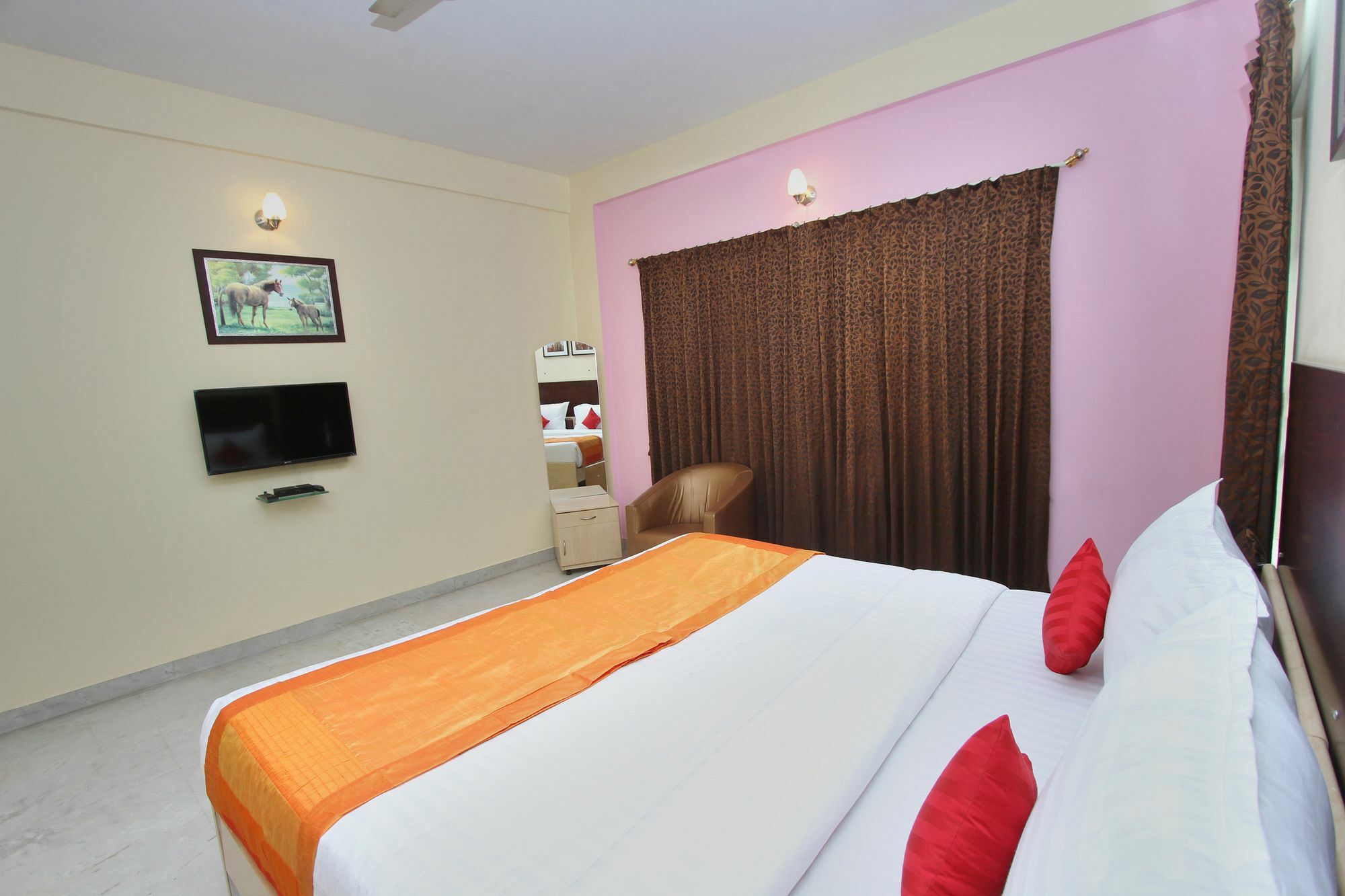 Capital O 5379 The Roy Grand Inns Bangalore Buitenkant foto