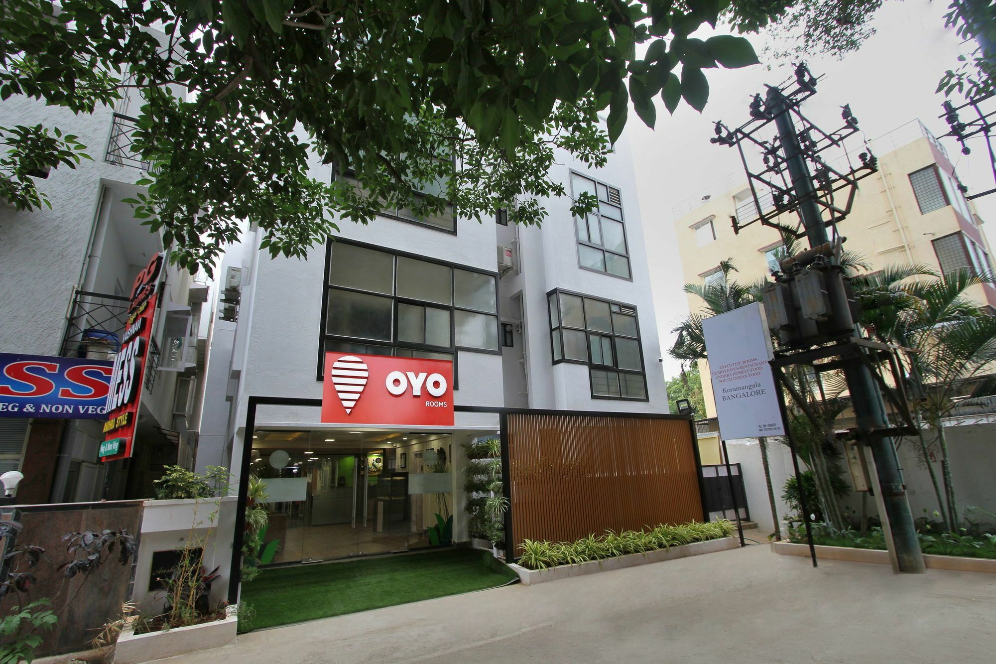 Capital O 5379 The Roy Grand Inns Bangalore Buitenkant foto
