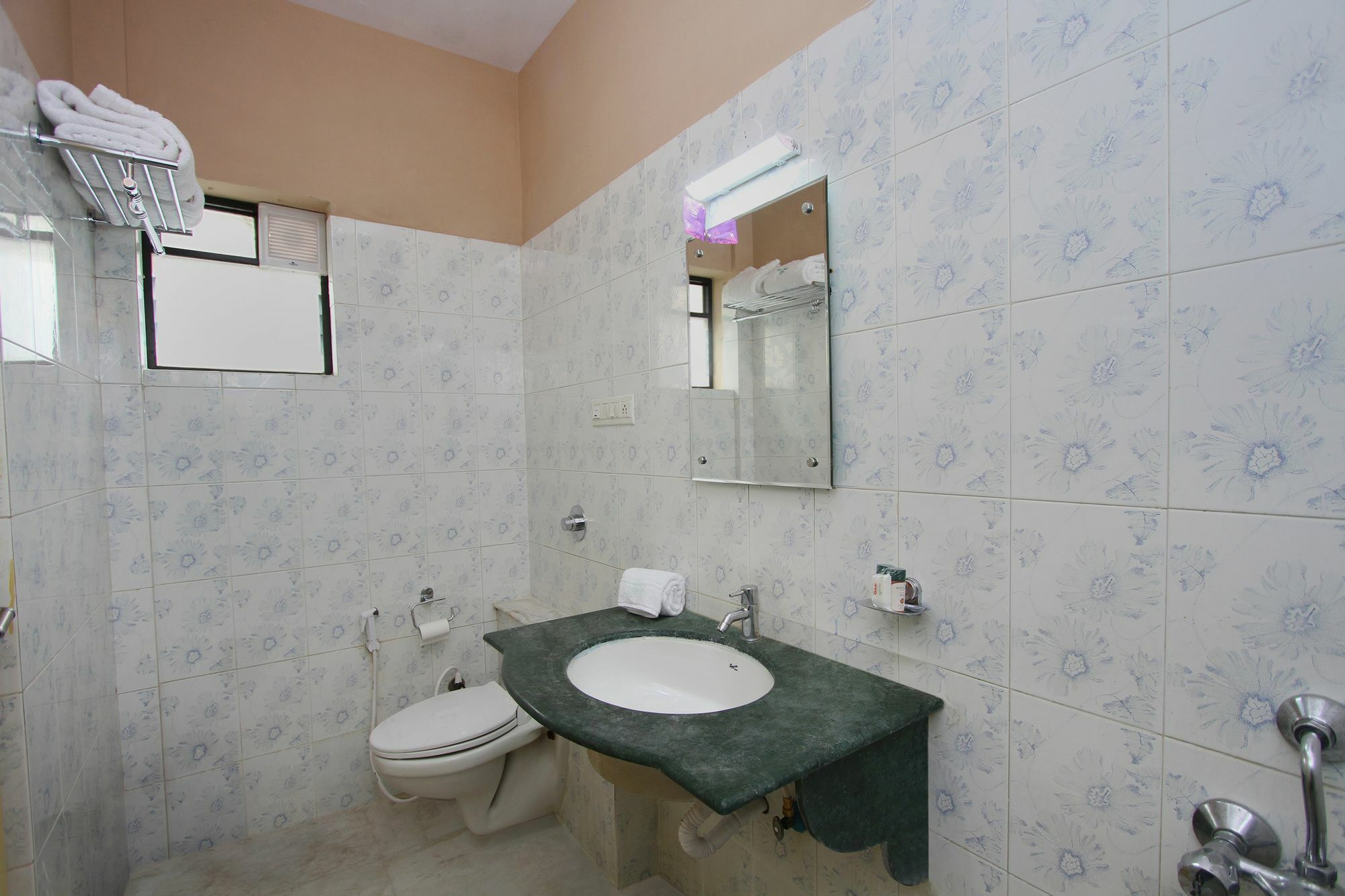 Capital O 5379 The Roy Grand Inns Bangalore Buitenkant foto