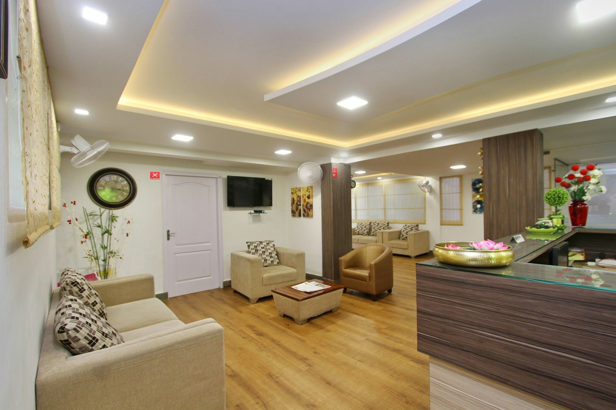 Capital O 5379 The Roy Grand Inns Bangalore Buitenkant foto