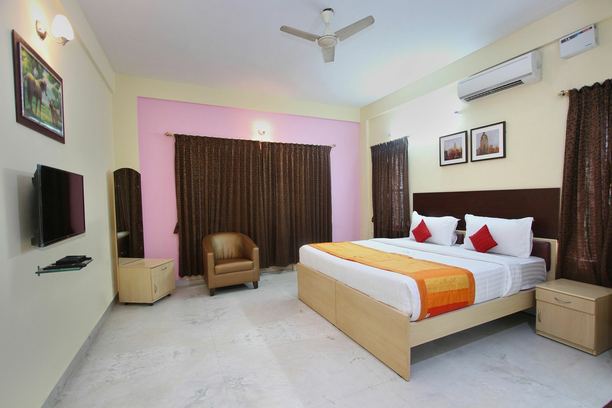Capital O 5379 The Roy Grand Inns Bangalore Buitenkant foto